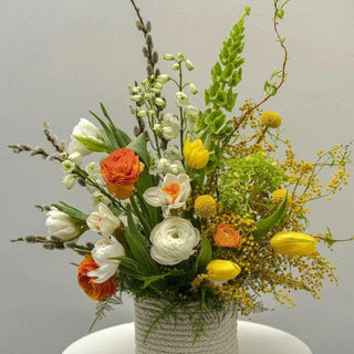 Seasonal Delights: Embracing the Beauty of Yellow and White Flowers in Beverly Hills - Black Orchid Flowers