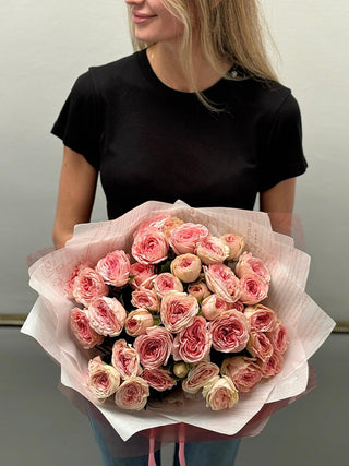 Bouquet of pink garden spray roses - Black Orchid Flowers