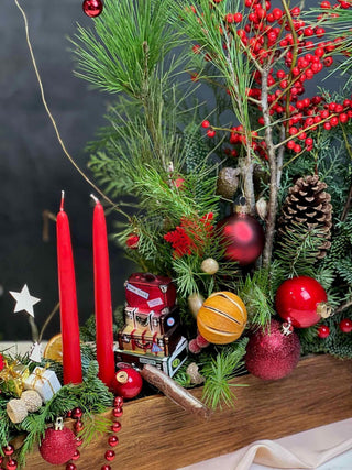 red-christmas-arrangement-in-a-wooden-box-black-orchid-flowers-2 - Black Orchid Flowers