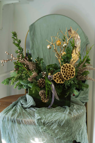 christmas-arrangement-in-green-vase-with-gold-ornament-black-orchid-flowers-1 - Black Orchid Flowers