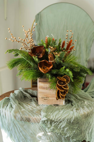 christmas-arrangement-in-square-vase-with-natural-and-brown-decor-black-orchid-flowers-1 - Black Orchid Flowers